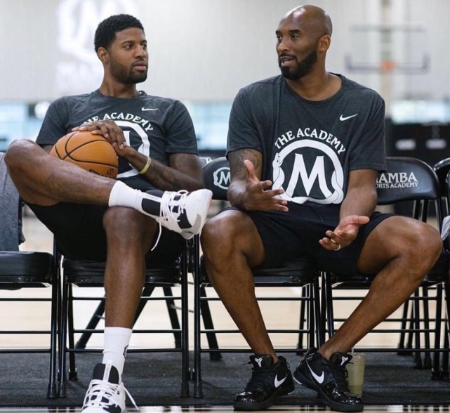 边锋内收 边锋内收