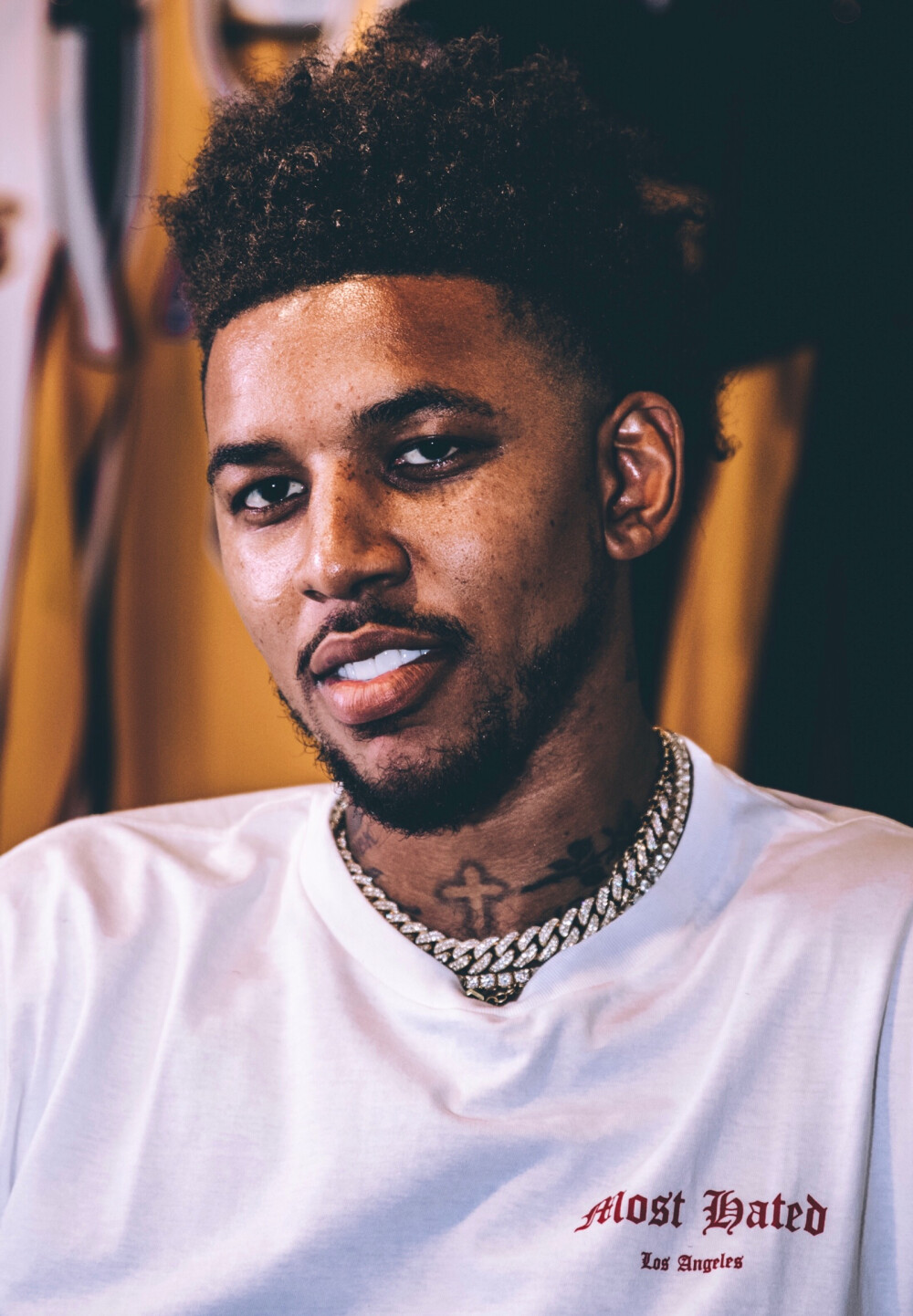 同时留意他 同时留意他